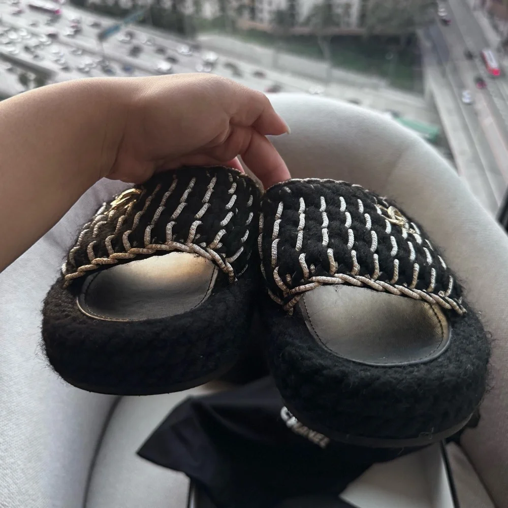 CHANEL Black Braided Knit Logo Accents Women's Flat Sandals Slip-On EU 40 / US 9 - Picture 3 of 5
